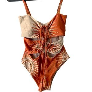 Cosita Linda Beachwear Size Small
*NWT*